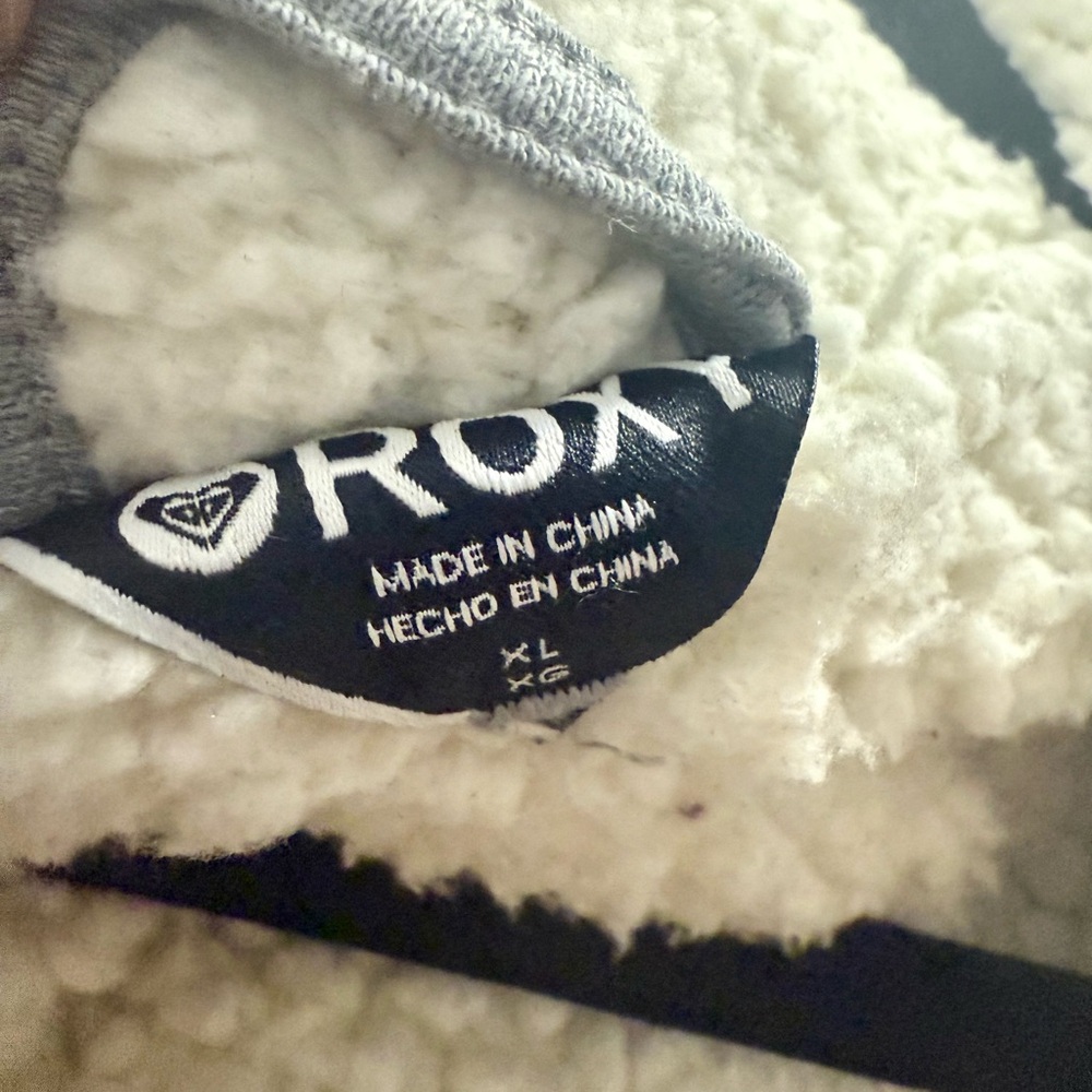 FINAL PRICE - Size XL Roxy jacket🌺 - Picture 4 of 4